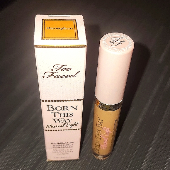 Too Faced Born This Way Ethereal Light Illuminating Smoothing Concealer - Picture 1 of 5